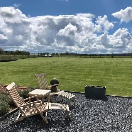 La Douce Cens Bed & Breakfast 3*