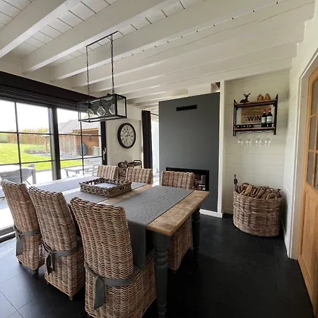 La Douce Cens Bed & Breakfast *